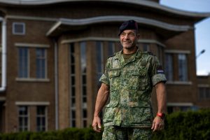 Portret van luitenant-kolonel der mariniers Gerrit-Jan van den Dam, voorzitter van de projectgroep voor de bouw van de nieuwe marinierskazerne.